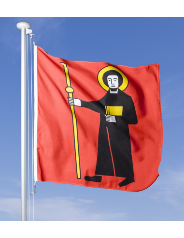 Glarner Fahne im Wind wehend am Fahnen-Mast, im Hintergrund blauer Himmel