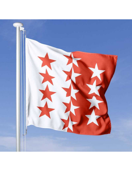 Walliser Fahne kaufen wehend am Fahnen-Mast, im Hintergrund blauer Himmel