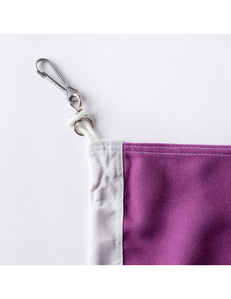 Tissu violet du drapeau paix avec double coin cousu, mousquetons inclus