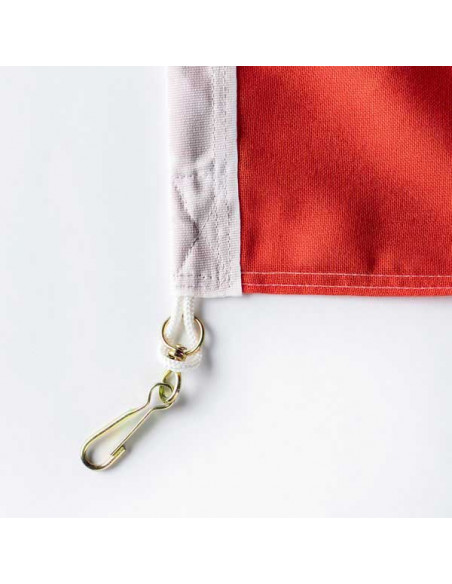 Tissu rouge du drapeau Principauté de Liechtenstein avec double coin cousu, mousquetons inclus